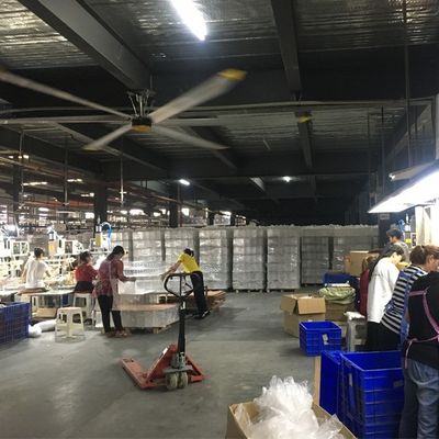 سعر جيد مروحة السقف من الألومنيوم منخفضة الضوضاء 18FT للتهوية التجارية في مزرعة الحيوانات في الحظيرة الانترنت
