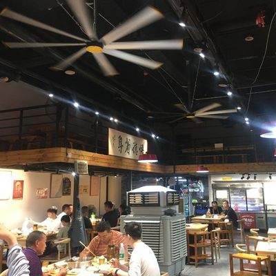 سعر جيد BLCD محرك القيادة النوع 2.4m 8FT مروحة HVLS الكهربائية بدون فرشاة للتهوية المطعم الانترنت